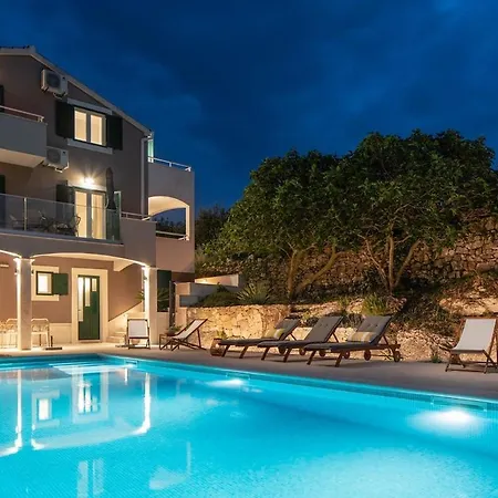 Villa Obzor With A Heated Pool *